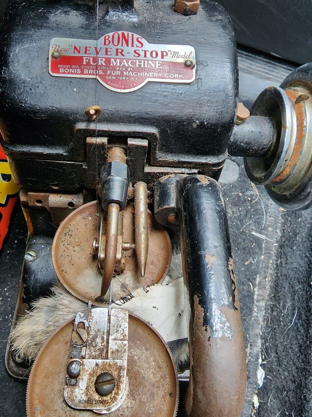 Bonis Fur Machine - Black Body with Brass Wheels